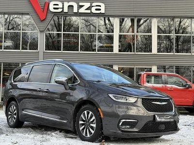 Grijs (metallic) Occasion 2021 Chrysler Voyager Limited MPV | € 44.999