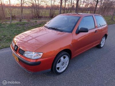 Oranje Occasion 2001 Seat Ibiza Stella Hatchback | € 1.450