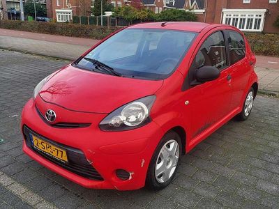 Rood Occasion 2013 Toyota Aygo Hatchback | € 3.000 (Eerlijke prijs)