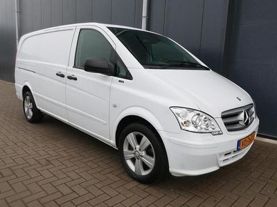 Wit (metallic) Gebruikt 2013 Mercedes 320 Sedan | € 13.500