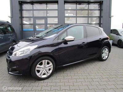 Blauw Gebruikt 2019 Peugeot 208 Signature Sky Hatchback | € 8.950 (Goede deal)