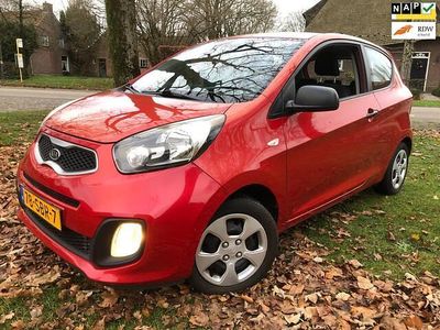 Rood Gebruikt 2011 Kia Picanto Hatchback | € 2.499 (Eerlijke prijs)