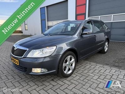 Grijs Gebruikt 2012 Skoda Octavia Elegance Stationwagen | € 4.099 (Eerlijke prijs)