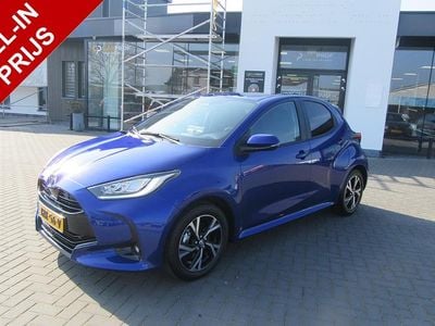 Nieuw Toyota Yaris Hybrid 2025 Blauw (metallic) Hatchback