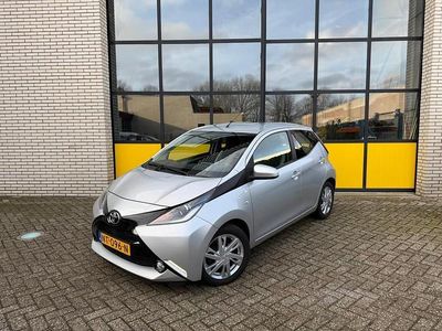 Grijs Occasion 2017 Toyota Aygo Sport Hatchback | € 8.835 (Eerlijke prijs)
