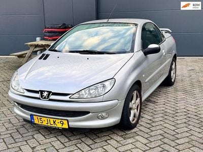 Grijs Gebruikt 2002 Peugeot 206 CC Cabriolet | € 950 (Goede deal)