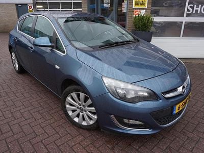 Blauw Occasion 2013 Opel Astra Cosmo Hatchback | € 7.285 (Goede deal)