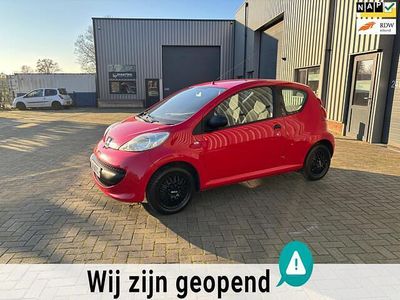 Rood (metallic) Gebruikt 2009 Peugeot 107 Hatchback | € 2.450 (Eerlijke prijs)