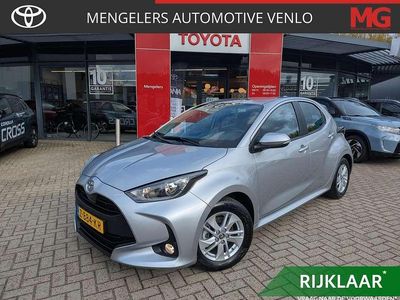 Grijs Occasion 2024 Toyota Yaris Hybrid Active Hatchback | € 21.940 (Goede deal)