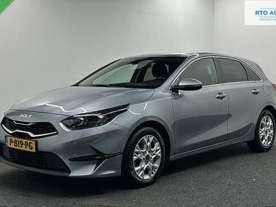 Grijs Gebruikt 2022 Kia Ceed Hatchback | € 15.000 (Eerlijke prijs)