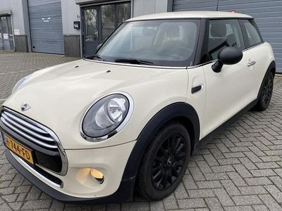 Wit Occasion 2017 Mini ONE Business Hatchback | € 14.500 (Iets duurder)