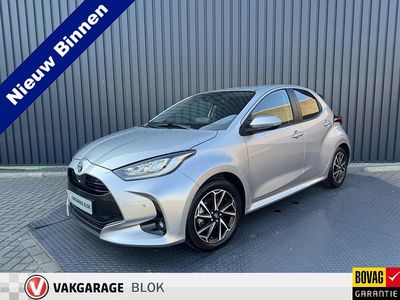 Grijs Gebruikt 2022 Toyota Yaris Hybrid Hatchback | € 21.950 (Eerlijke prijs)