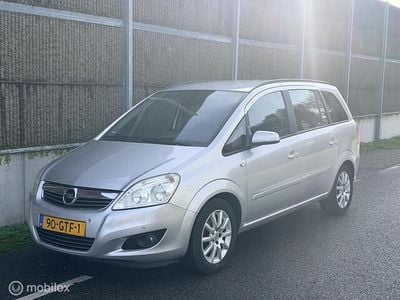 Grijs Gebruikt 2008 Opel Zafira Executive MPV | € 2.350 (Eerlijke prijs)