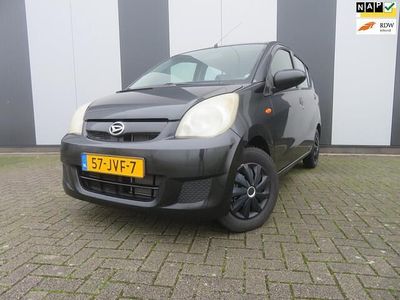 Zwart (metallic) Occasion 2009 Daihatsu Cuore Hatchback | € 1.450 (Eerlijke prijs)