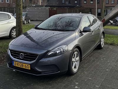 Grijs Gebruikt 2013 Volvo V40 Momentum MPV | € 5.249 (Eerlijke prijs)