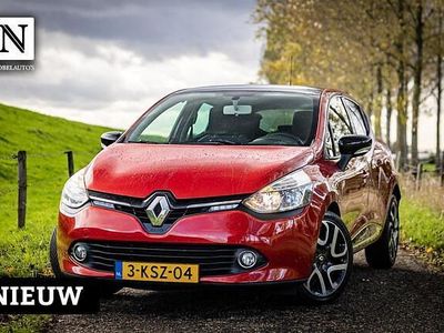 Rood Gebruikt 2013 Renault Clio IV Dynamique Hatchback | € 5.690 (Eerlijke prijs)