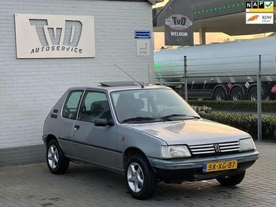 Peugeot 205