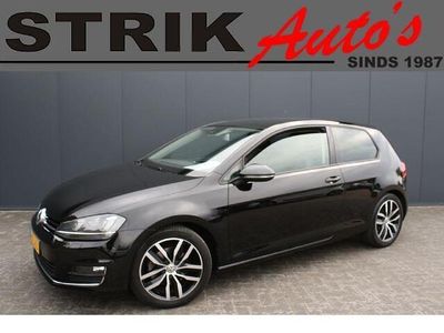 Zwart, metallic lak Occasion 2013 VW Golf VII Highline Hatchback | € 8.888 (Eerlijke prijs)