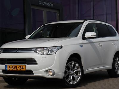 tweedehands Mitsubishi Outlander 2.0 PHEV Instyle+ | Leder | Schuifdak | Navi. | Ca