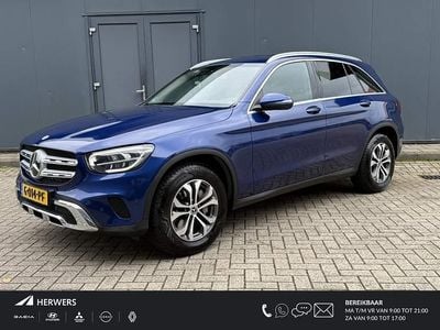 Manufaktur brilliant blue metallic finish (896u) Occasion 2019 Mercedes GLC200 Business SUV | € 29.985 (Super prijs)