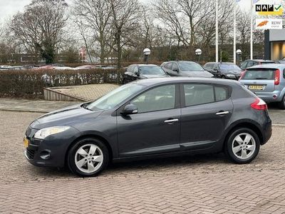 tweedehands Renault Mégane 2.0 Dynamique Automaatbj.2010kleur: grijs5 deur