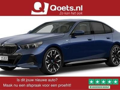 Blauw Gebruikt 2024 BMW 550e M Sport Sedan | € 76.950 (Super prijs)