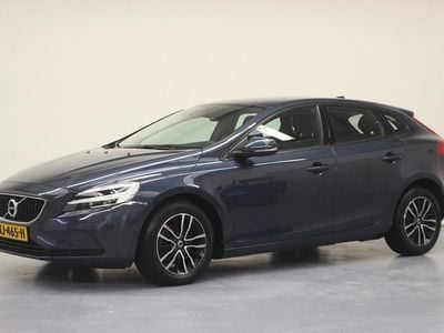 Blauw (metallic) Gebruikt 2016 Volvo V40 Hatchback | € 13.900 (Eerlijke prijs)