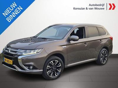 Bruin Occasion 2015 Mitsubishi Outlander P-HEV Instyle SUV | € 16.449 (Eerlijke prijs)