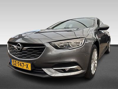 Grijs (metallic) Gebruikt 2018 Opel Insignia Business Hatchback | € 15.950 (Eerlijke prijs)