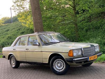 tweedehands Mercedes E230 280 200-280 (W123)AUTOMAAT SCHUIFDAK 1982 !