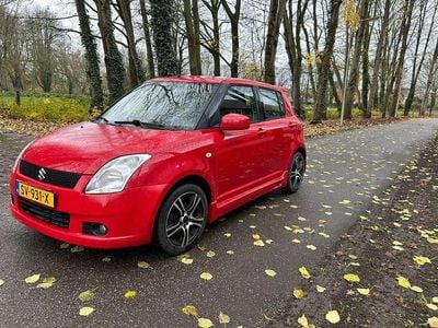 Occasion Suzuki Swift Comfort 92 PK (67 kW) 2005 Rood Sedan