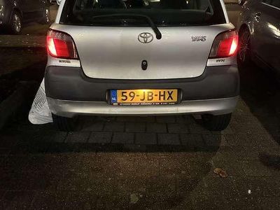Grijs Occasion 2002 Toyota Yaris Hatchback | € 2.200 (Eerlijke prijs)