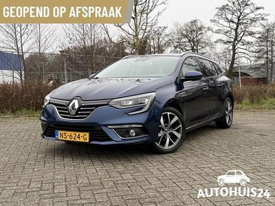 Blauw (metallic) Gebruikt 2017 Renault Mégane GrandTour Bose Edition Stationwagen | € 9.995 (Eerlijke prijs)