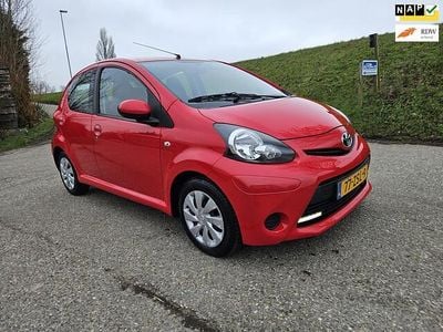 Occasion Toyota Aygo 68 PK (50 kW) 2013 Rood Hatchback
