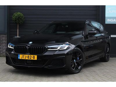 Zwart Occasion 2023 BMW 530 Comfort Edition Stationwagen | € 45.745 (Iets duurder)