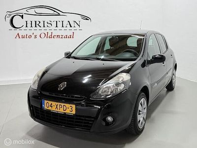 Zwart Gebruikt 2012 Renault Clio IV Authentique Hatchback | € 4.950 (Eerlijke prijs)