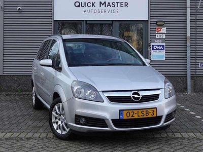 Grijs Gebruikt 2010 Opel Zafira MPV | € 3.950