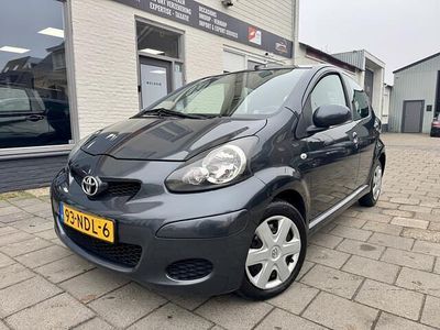 Occasion Toyota Aygo Comfort 68 PK (50 kW) 2010 Grijs (metallic) Hatchback