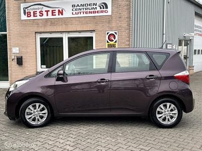 Paars Occasion 2011 Toyota Verso-S Comfort MPV | € 5.295 (Eerlijke prijs)