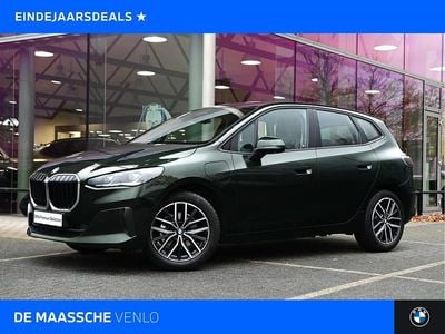 Sanremo grun (groen metallic) Gebruikt 2024 BMW 225 Active Tourer Comfort Edition MPV | € 32.950 (Goede deal)