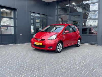 tweedehands Toyota Aygo 1.0-12V Aspiration Red | Origineel nederlands! | Airco | 5 deurs | Half lederen bekleding