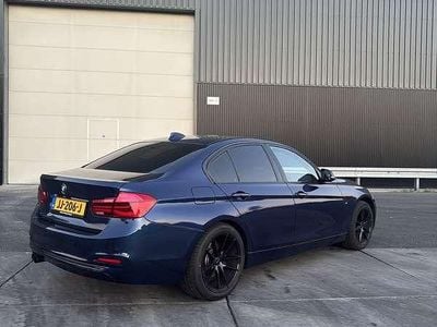 Blauw Occasion 2016 BMW 330 Sedan | € 14.999 (Iets duurder)