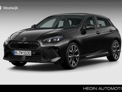 Zwart Nieuw 2026 BMW 120 Shadowline Hatchback | € 56.887