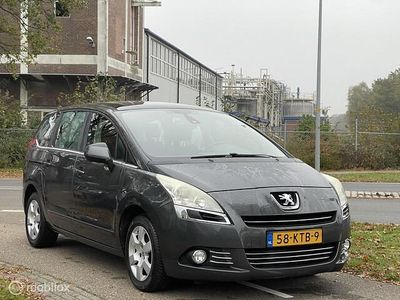 Groen, metallic lak Gebruikt 2010 Peugeot 5008 MPV | € 3.900 (Iets duurder)