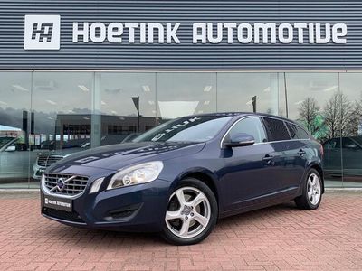 tweedehands Volvo V60 2.0T Momentum 203 PK Automaat | Schuifdak | Trekha