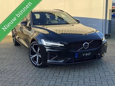 Zwart (metallic) Occasion 2025 Volvo V60 Plus Stationwagen | € 44.450 (Eerlijke prijs)
