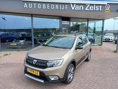 tweedehands Dacia Sandero Stepway 0.9 TCe , Airco(automatisch), Multimediasysteem, BT bellen, Navigatie, Cruise control, Parkeersensoren, Elektrische ramen en spiegels , Winter set op velgen, Inclusief BOVAG garantie.