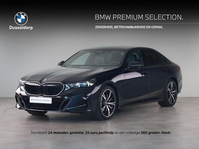 Zwart Gebruikt 2024 BMW 520 Comfort Edition Sedan | € 54.950 (Eerlijke prijs)