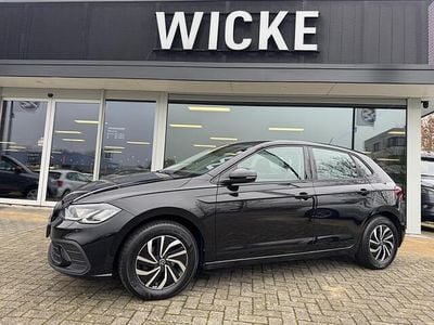 Zwart Occasion 2023 VW Polo Life Hatchback | € 19.900 (Goede deal)