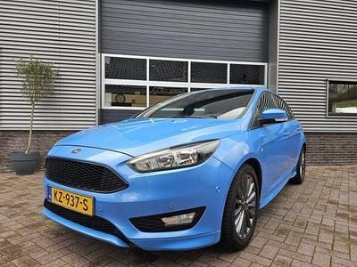 Blauw Occasion 2017 Ford Focus ST-Line Hatchback | € 9.500 (Eerlijke prijs)